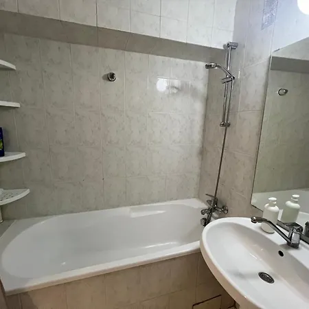 Lazynest - 2br Near Piata Alba Iulia * Бухарест