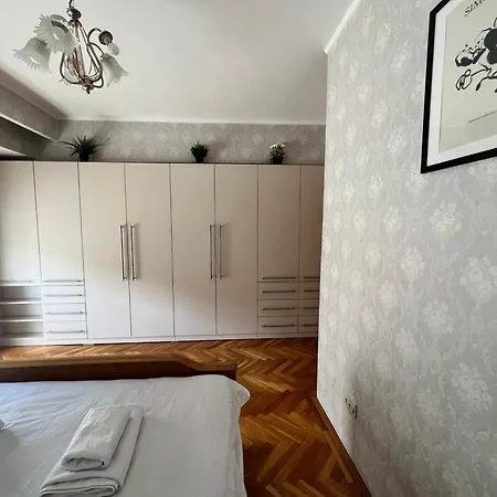 Апартаменти Lazynest - 2br Near Piata Alba Iulia