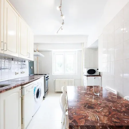 Lazynest - 2br Near Piata Alba Iulia *